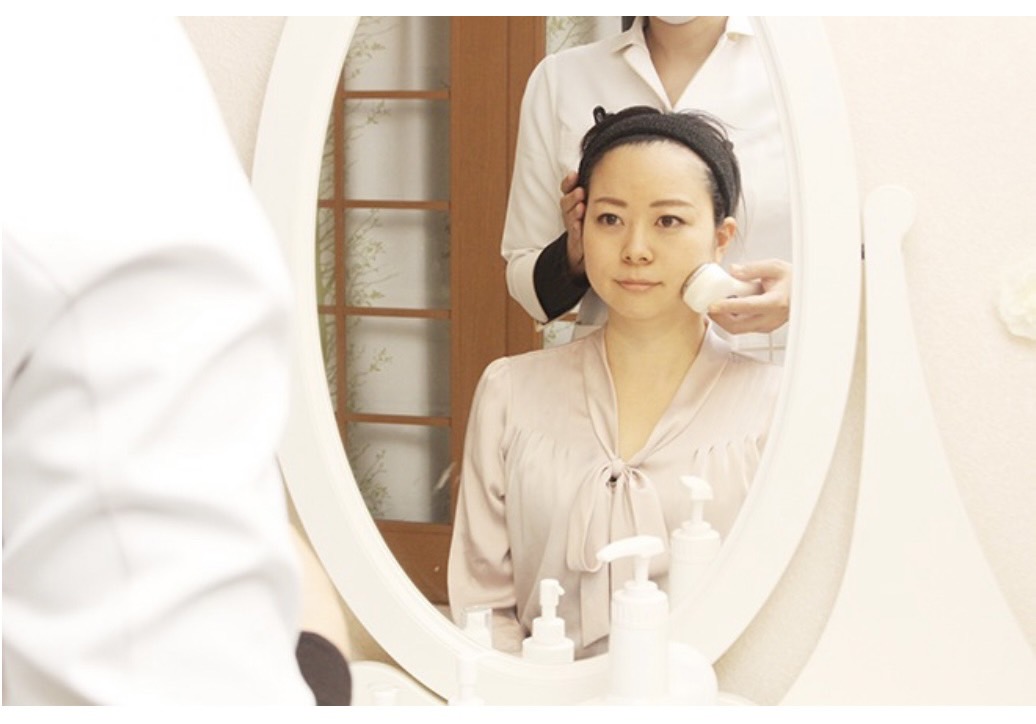 BEAUTY LAUTでフェイシャル施術を受けるお客様